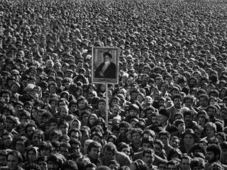 پرسش یک سایت داخلی ایران از اقشار متفاوت :«آیا مردم از انقلاب پشیمان هستند؟»