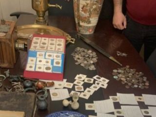 محموله عتیقه قاچاق قبل از خروج از مرز بازرگان کشف شد/ مقصد بار کانادا بود