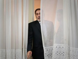 یک کشتی کانتینربر متعلق به پسران علی شمخانی در هند «توقیف» شد