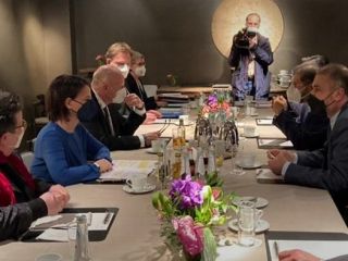 درخواست وزیر امورخارجه ایران: مذاکرات هسته‌ای را رسانه‌ای نکنید