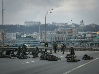 «قهرمان ملی» اوکراین؛ تفنگداری که با انفجار خود و یک پُل مانع پیشروی روسها شد