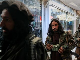 قوانین جدید طالبان: مهاجرت افغان ها ممنوع است و سفر زنان حتما باید با همراهی مردی محرم باشد