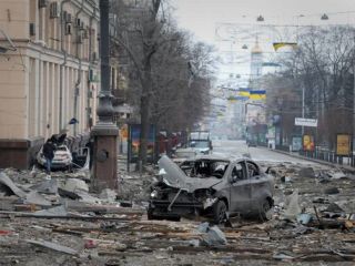 زلنسکی: پوتین ادعا می کند زیر ساخت های نظامی حمله می کند ولی فقط دیروز ۱۶ کودک را کشت