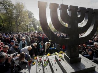 روسیه نماد هولوکاست در اوکراین را بمباران کرد؛ زلنسکی: تاریخ تکرار می‌شود