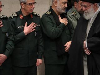 فتح استانداری ها توسط فرماندهان سپاه و درخواست رئیسی برای واگذاری تصمیم گیری هابه آنها