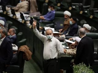 با وجود هشدار درباره احتمال تورم شدید ،مجلس ایران با حذف ارز ۴۲۰۰ تومانی موافقت کرد