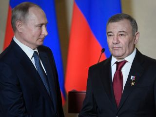 به چه کسی «الیگارش» می گویند؟