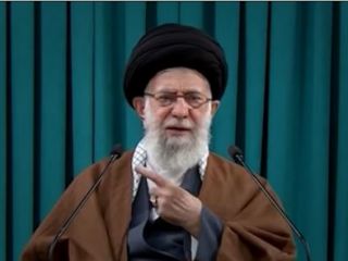 دروغ های وقیحانه خامنه ای در مورد مردم اوکراین