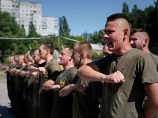 گروه نظامیان «باتلیون آزوف» در اوکراین که با روسیه می جنگند چه کسانی هستند؟