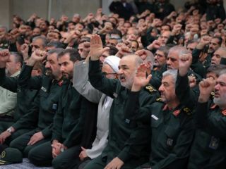 جمهوری اسلامی دیگر ابایی ندارد که از «منافع ملی» به خاطر «منافع شرق» عبور کند