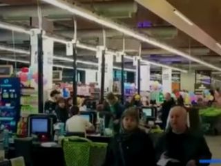 شهروندان روس بخاطر تحریم های گسترده غرب به ارمنستان هجوم برده اند