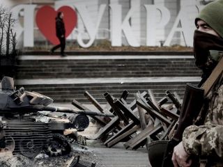 جنگ اوکراین ؛ ماریوپل: خیابان‌های پر از جسد، ساختمان‌های ویران در آتش