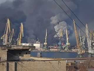 نیروی دریایی اوکراین از منهدم کردن یک ناو بزرگ روسیه در دریای آزوف خبرداد