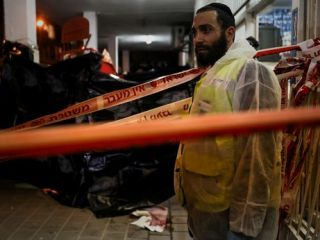 کشته شدن ۵ اسرائیلی در نزدیکی تل آویو،  بنت: اسرائیل با موج حمله وحشیانه عربی روبرو است