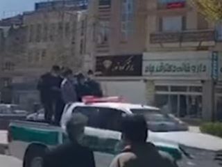 نیروی انتظامی کرمانشاه  ضمن تبریک سال نو ، اقدام به گرداندان محکومان در خیابانها کرد