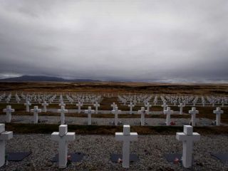 چهل سال پس از شکست در برابر بریتانیا، آرژانتین همچنان می‌گوید مالک جزایر فالکلند است