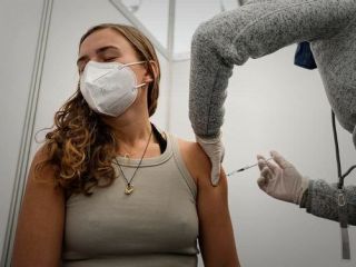 آیا واکسن کرونا بر چرخه پریود زنان تاثیر می‌گذارد؟