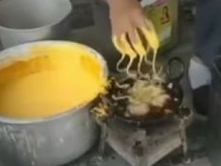 بفرمائید زولبیای داغ داغ