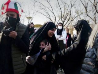 ادعای جدید وزیر کشور: قرار نبود زنان به ورزشگاه بروند، اسپری فلفل را به هوا زدیم