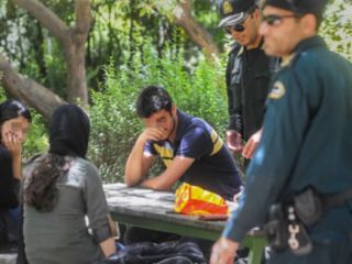 از مرده شویی تا کندن قبر و خوردن یک بسته نمک؛ مجازات‌های روزه‌خواری در ایران