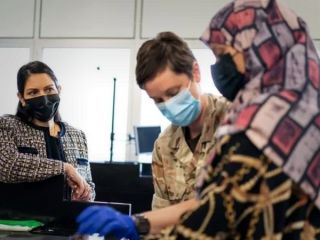 بی‌بی‌سی: بریتانیا در صدور ویزا اوکراینی‌ها را بر افغان‌ها اولویت داده است