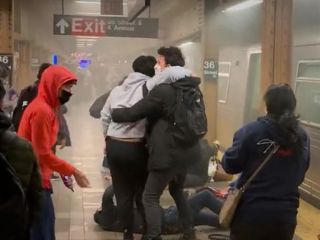 زخمی شدن ١۶ نفر در اثر حمله به ایستگاه متروی نیویورک