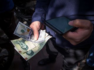 خرید دلار در خیابان و نگهداری آن در خانه ممنوع شد