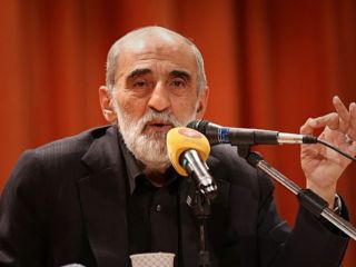حسین شریعتمداری: تا زمان دریافت ۷ میلیارد دلار، تنگه هرمز را روی کشتی‌های کره‌ای ببندید