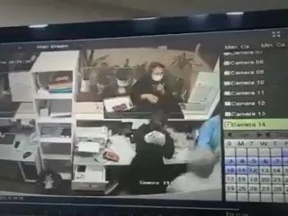 مهدی شجاعی؛ نام مداحی که به صورت کارمند پذیرش کلینیک مهرگان سیلی زد