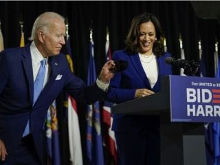 رئیس جمهور آمریکا و معاونش چقدر درآمد دارند؟