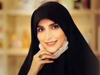 نیروی انتظامی برای مژده لواسانی, مجری چادری صدا و سیما پیامک کشف حجاب ارسال کرد