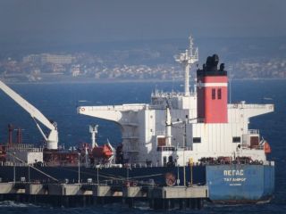 گارد ساحلی یونان نفت کش روسی را توقیف کرد؛ آمریکا: کشتی پگاس حامل نفت ایران است