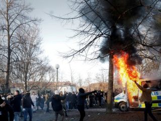 پیشنهاد رهبر حزب دموکرات‌های سوئد: مساجد را ببندید و ملاها را اخراج کنید