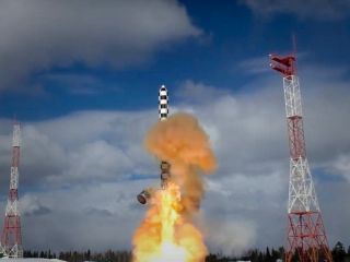 موشک های قاره پیمای سارمت/«این ابر سلاح امنیت فرزندان و نوه‌های روسیه را تا چند دهه تضمین می‌کند.»