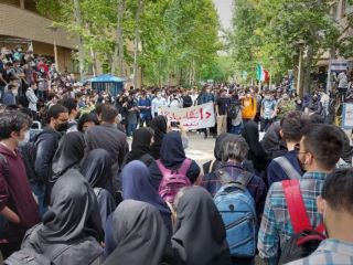 تجمع دانشجویان علم‌وصنعت در اعتراض به عملکرد حراست و حضور نیروهای امنیتی دانشگاه