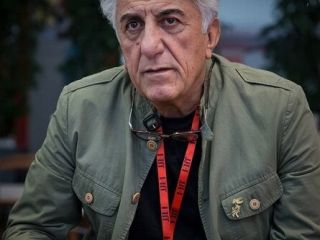 رضا کیانیان: در یک دموکراسی وقتی کسی نمی خواهد پاسخ شما را بدهد، حق ندارید پرسشتان را تکرار کنید