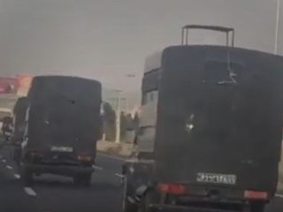 حرکت کاروان خودروهای ضد شورش سبک و سنگین در جاده تهران قم به مقصدی نامعلوم