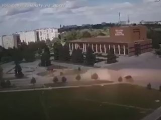 ویدیویی از حمله روس‌ها به کاخ فرهنگ اوکراین، محل استراحت نیرو‌های اوکراینی