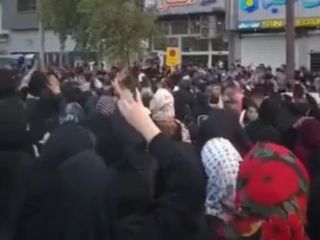 تظاهرات مردم آبادان با شعار «مرگ بر خامنه ای» ، همبستگی با مردم آبادان در شهرهای مختلف