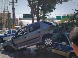 تصادف پژو ۲۰۶ مدل ۱۴۰۱ با ماشین پلیس؛ دوباره ایربگ باز نشد!