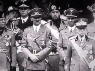 بررسی نامه‌های پزشک معالج هیتلر؛ رهبر آلمان نازی نگران وضعیت صدای خود بوده است