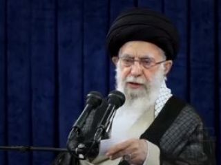 خامنه ای: هر کس مردم را از آینده نا امید کند برای دشمن دارد کار میکند، چه بداند چه نداند