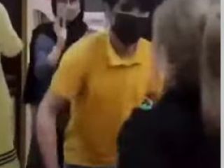 رقص بندری و پایکوبی دسته جمعی در متروی تهران