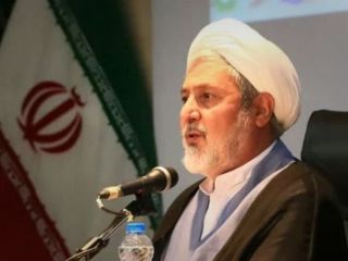 نماینده خامنه ای: باید نیروهایی در سپاه تربیت کنیم که بدون واهمه دست روی ماشه داشته باشند