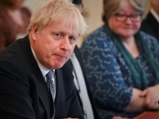 استعفای وزیر دارایی و وزیر بهداشت بریتانیا/ بوریس جانسون برای بقای سیاسی خود می جنگد