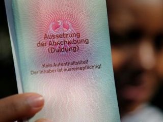 سیاست‌ مهاجرتی آلمان: قانون برخورداری از حق اقامت برای آنها که «تحمل» می‌شوند