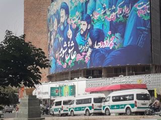 بانک ملت به کارمندان زن: پوشیدن کفش صدادار و آرایش ممنوع است