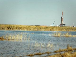 قرارداد میدان نفتی آزادگان؛ امضای توافق‌نامه با شرکتهای زیرمجموعه بیت رهبری