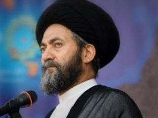 انتقاد امام جمعه اردبیل از خطیب نماز جمعه عربستان:  با بی‌شرمی به تایلند سفر کرد