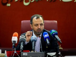 وزیر اقتصاد ایران : دولت قصد دارد با خروج غیررسمی ارز از کشور مبارزه کند